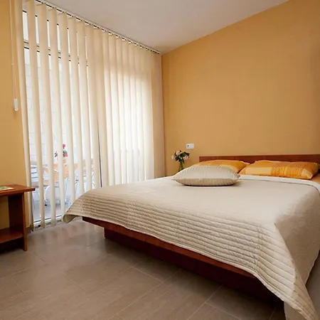 Apartment Maric *