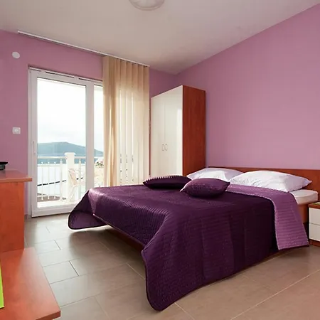 Maric * Neum