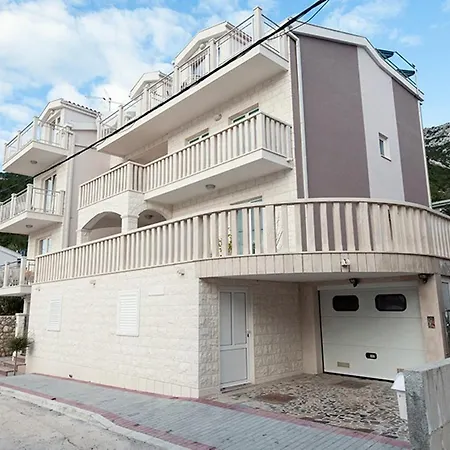 Maric Apartment *